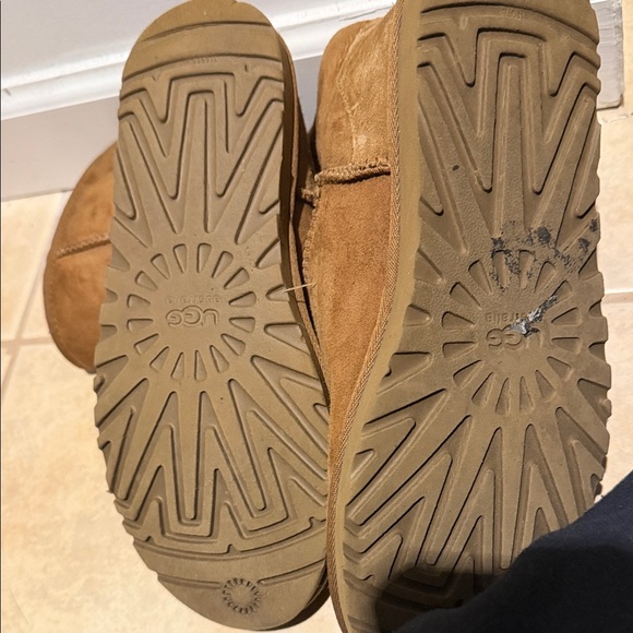 UGG Chestnut Shearling Winter Boots - Picture 3 of 4